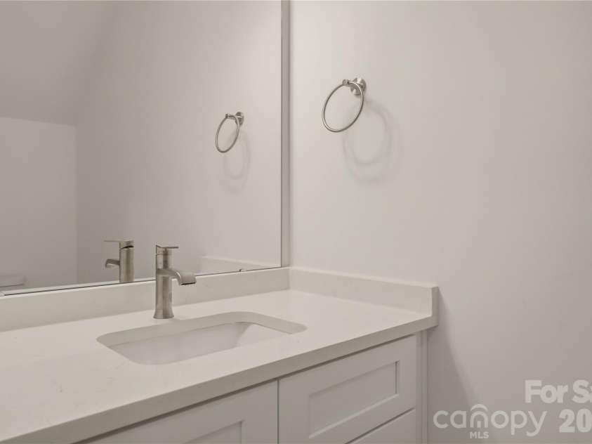 9218 Pinenoll Lane, Charlotte, NC 28215.  MLS# CAR4376745, YatesRealty ID 27657. Half bath on main