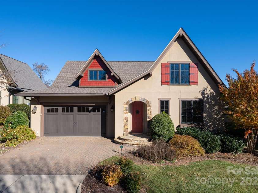 38 Chantilly Drive, Asheville, NC 28804.  MLS# CAR4320562, YatesRealty ID 2766. 