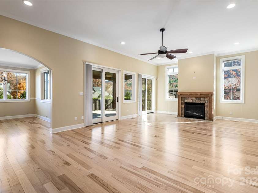 38 Chantilly Drive, Asheville, NC 28804.  MLS# CAR4320562, YatesRealty ID 2766. 