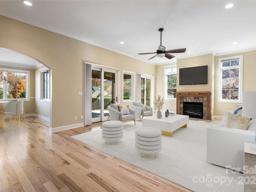 38 Chantilly Drive, Asheville, NC 28804.  MLS# CAR4320562, YatesRealty ID 2766. 