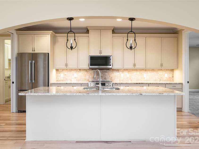 38 Chantilly Drive, Asheville, NC 28804.  MLS# CAR4320562, YatesRealty ID 2766. 