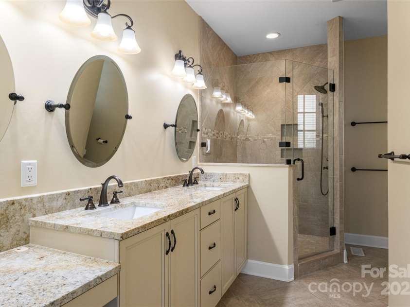 38 Chantilly Drive, Asheville, NC 28804.  MLS# CAR4320562, YatesRealty ID 2766. 