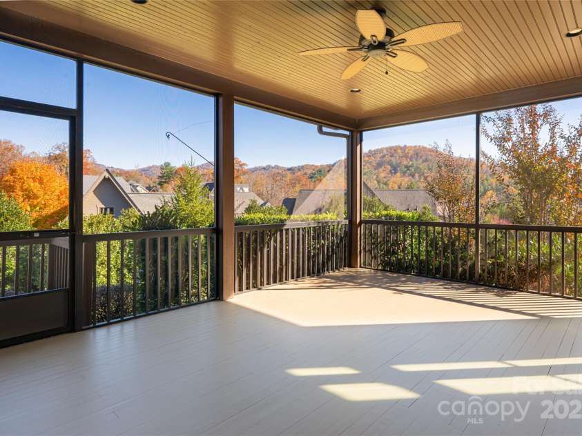38 Chantilly Drive, Asheville, NC 28804.  MLS# CAR4320562, YatesRealty ID 2766. 