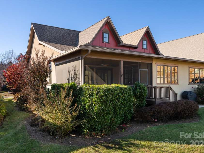 38 Chantilly Drive, Asheville, NC 28804.  MLS# CAR4320562, YatesRealty ID 2766. 