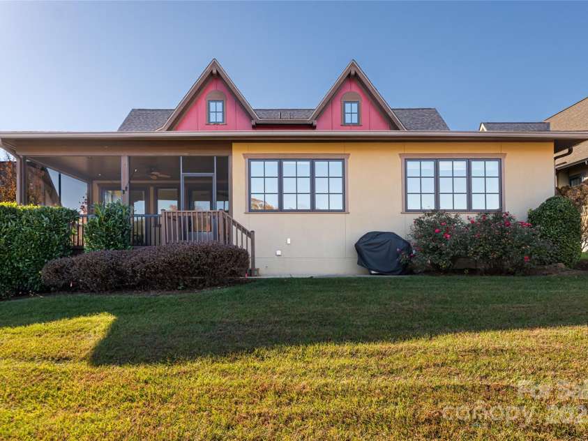 38 Chantilly Drive, Asheville, NC 28804.  MLS# CAR4320562, YatesRealty ID 2766. 