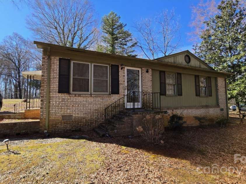 509 California Circle, York, SC 29745.  MLS# CAR4223010, YatesRealty ID 2766. 509 California Circle