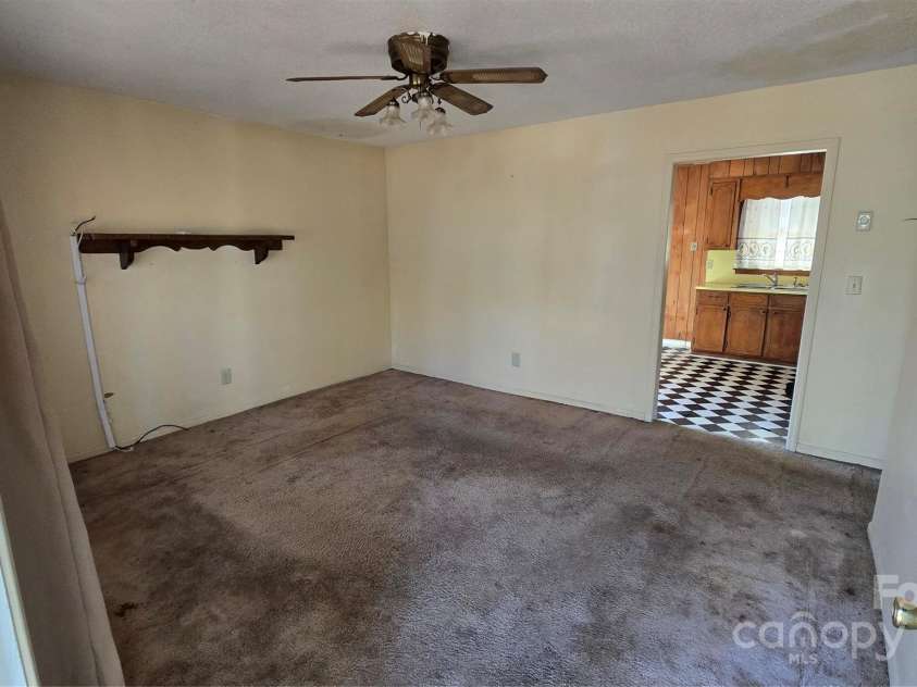 509 California Circle, York, SC 29745.  MLS# CAR4223010, YatesRealty ID 2766. Front Entry into Living Room