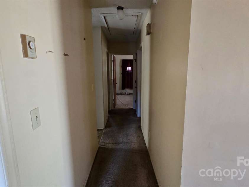 509 California Circle, York, SC 29745.  MLS# CAR4223010, YatesRealty ID 2766. Hallway