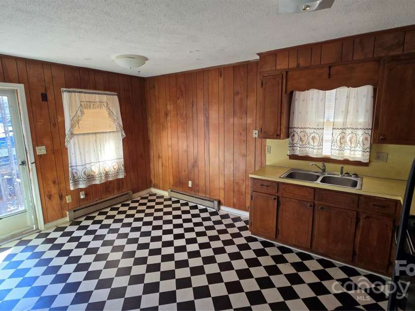 509 California Circle, York, SC 29745.  MLS# CAR4223010, YatesRealty ID 2766. Kitchen Looking at side entry.