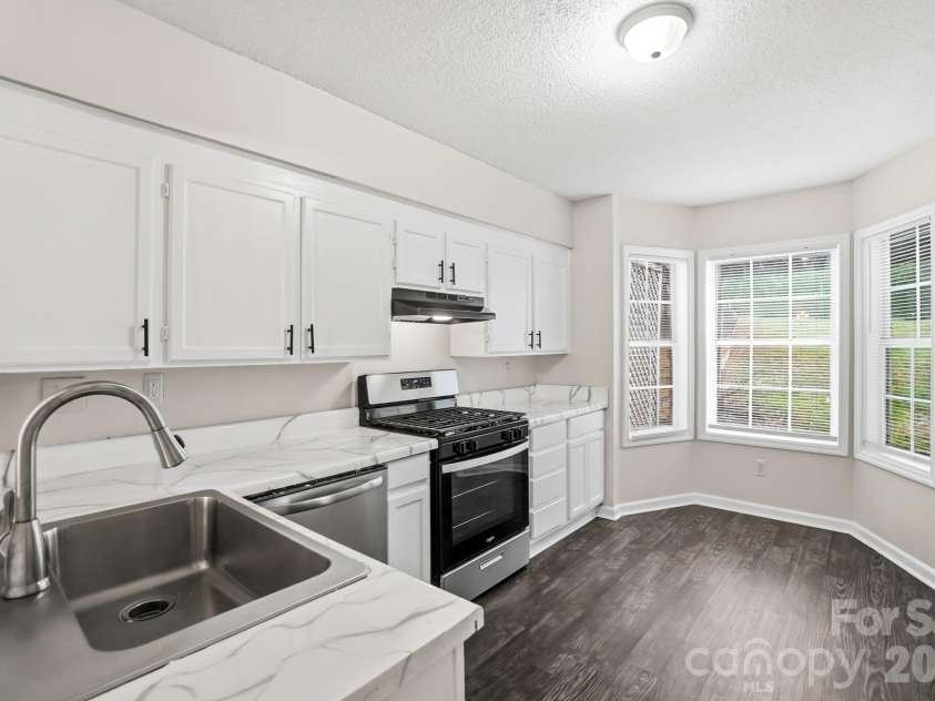 6043 Green Forest Drive, Charlotte, NC 28212.  MLS# CAR4385664, YatesRealty ID 27662. 