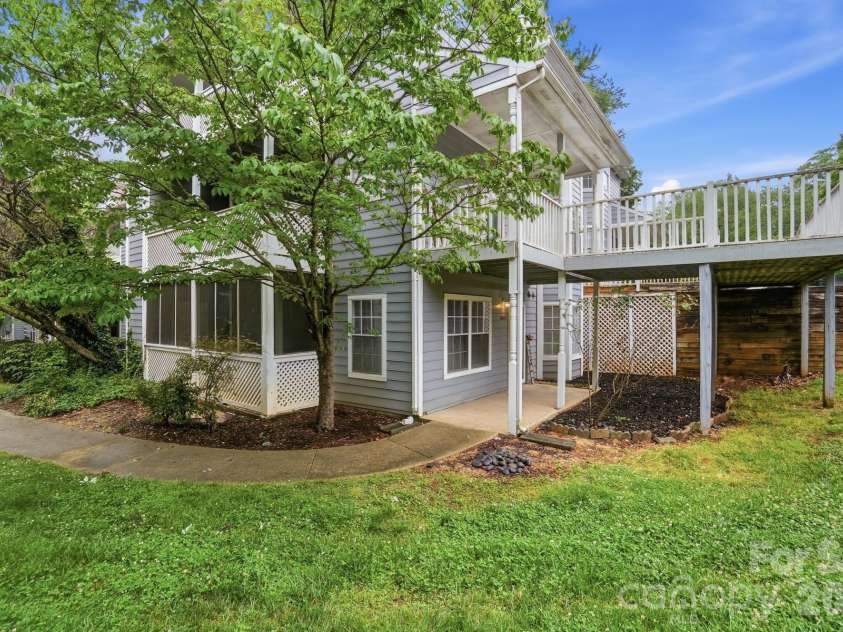 6043 Green Forest Drive, Charlotte, NC 28212.  MLS# CAR4385664, YatesRealty ID 27662. 