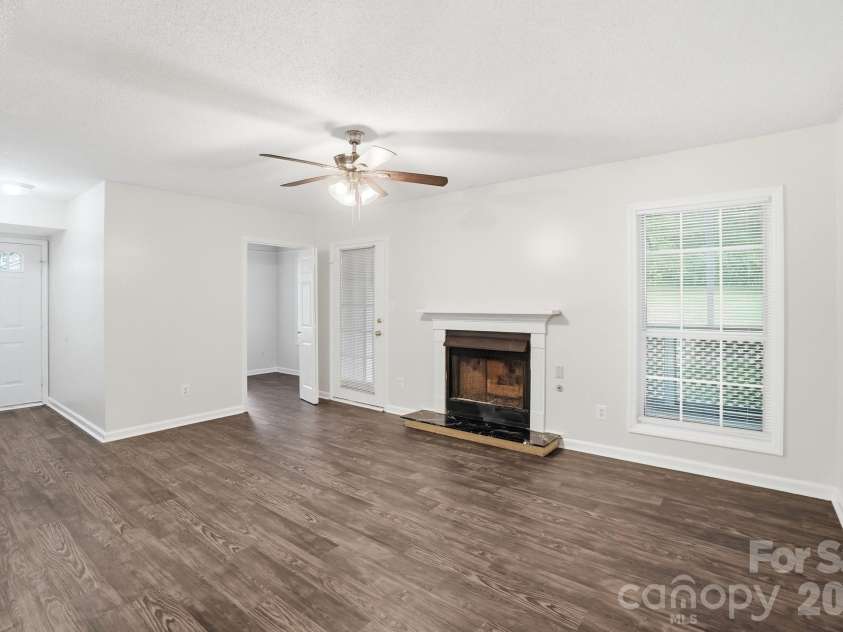 6043 Green Forest Drive, Charlotte, NC 28212.  MLS# CAR4385664, YatesRealty ID 27662. 