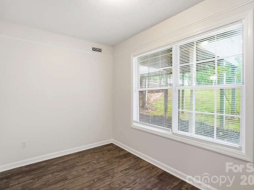 6043 Green Forest Drive, Charlotte, NC 28212.  MLS# CAR4385664, YatesRealty ID 27662. 