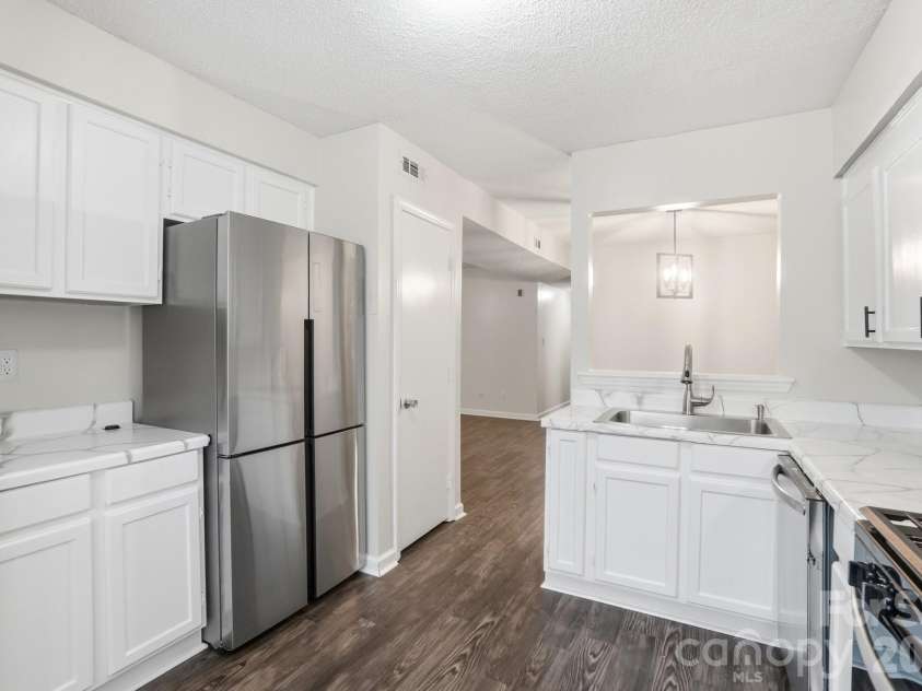 6043 Green Forest Drive, Charlotte, NC 28212.  MLS# CAR4385664, YatesRealty ID 27662. 