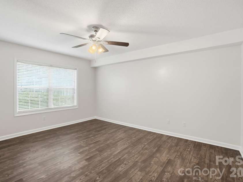 6043 Green Forest Drive, Charlotte, NC 28212.  MLS# CAR4385664, YatesRealty ID 27662. 