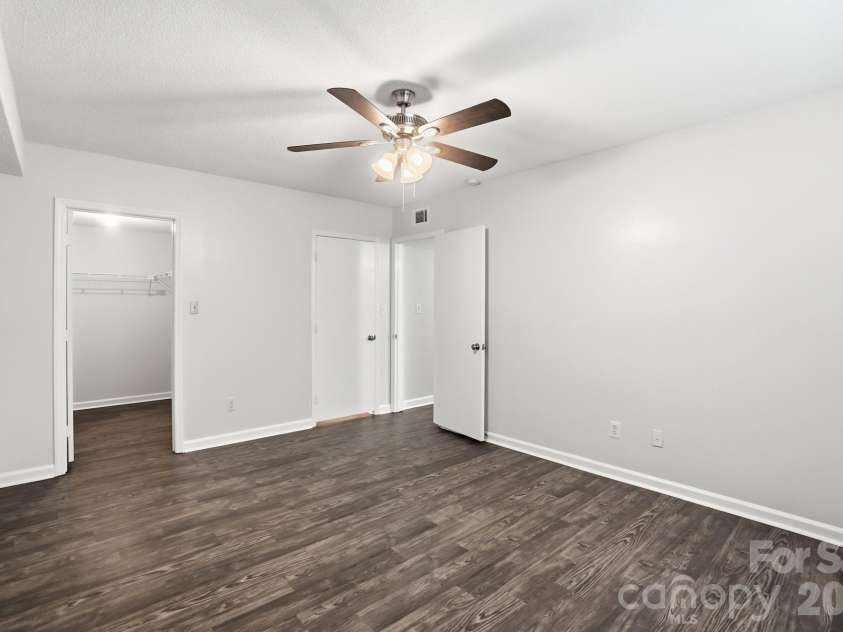 6043 Green Forest Drive, Charlotte, NC 28212.  MLS# CAR4385664, YatesRealty ID 27662. 