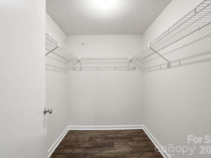 6043 Green Forest Drive, Charlotte, NC 28212.  MLS# CAR4385664, YatesRealty ID 27662. 