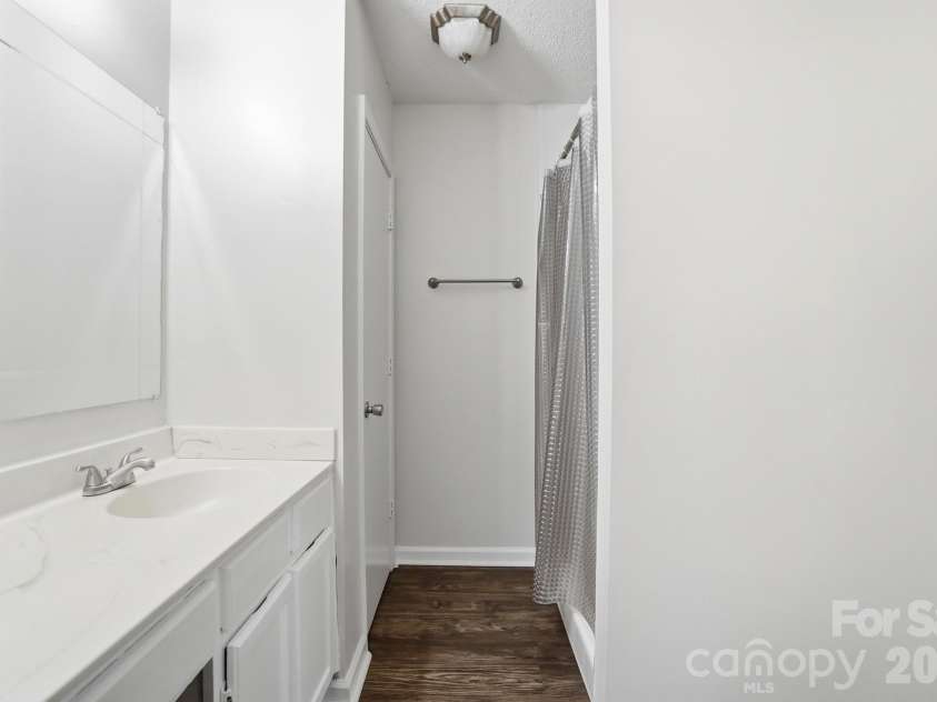 6043 Green Forest Drive, Charlotte, NC 28212.  MLS# CAR4385664, YatesRealty ID 27662. 