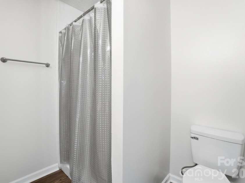 6043 Green Forest Drive, Charlotte, NC 28212.  MLS# CAR4385664, YatesRealty ID 27662. 