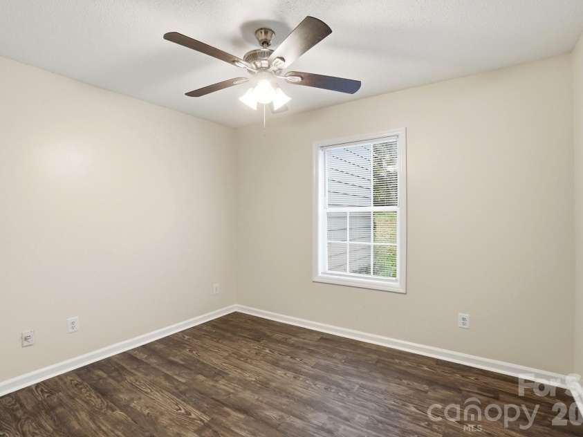 6043 Green Forest Drive, Charlotte, NC 28212.  MLS# CAR4385664, YatesRealty ID 27662. 