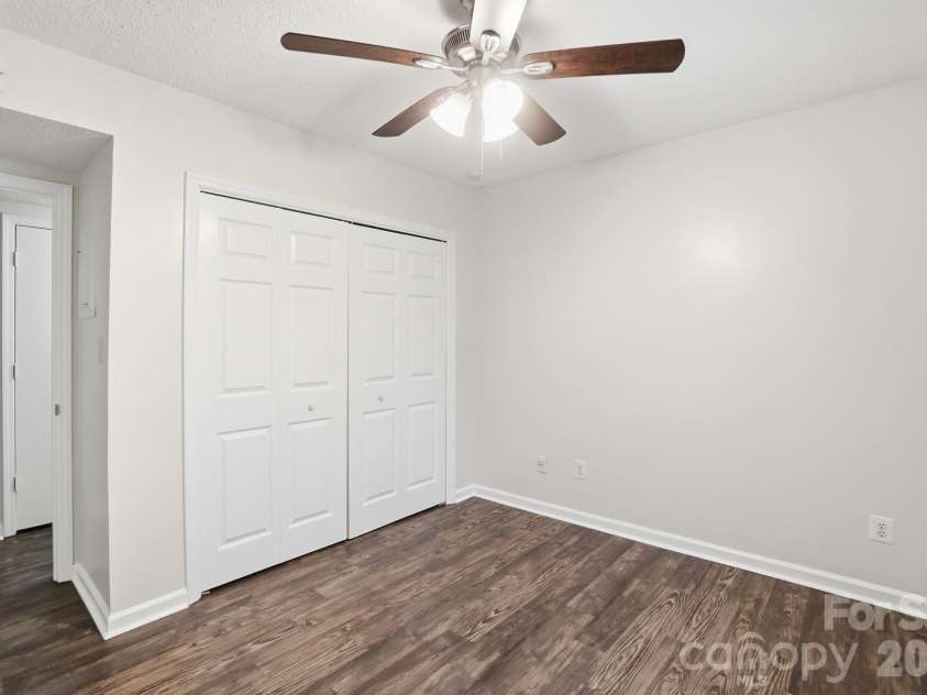 6043 Green Forest Drive, Charlotte, NC 28212.  MLS# CAR4385664, YatesRealty ID 27662. 