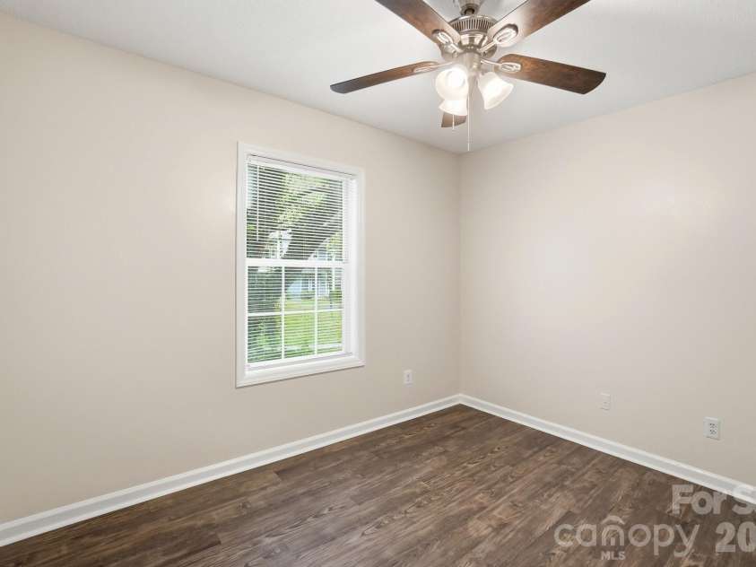 6043 Green Forest Drive, Charlotte, NC 28212.  MLS# CAR4385664, YatesRealty ID 27662. 
