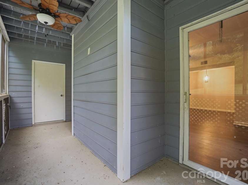 6043 Green Forest Drive, Charlotte, NC 28212.  MLS# CAR4385664, YatesRealty ID 27662. 