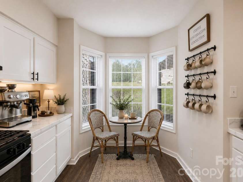 6043 Green Forest Drive, Charlotte, NC 28212.  MLS# CAR4385664, YatesRealty ID 27662. Virtually Staged Eat-In Kitchen Nook