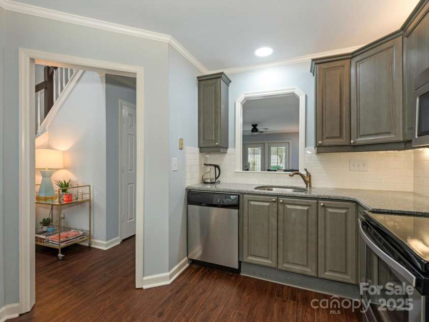 8251 Tradd Court, Charlotte, NC 28210.  MLS# CAR4247585, YatesRealty ID 27663. Kitchen