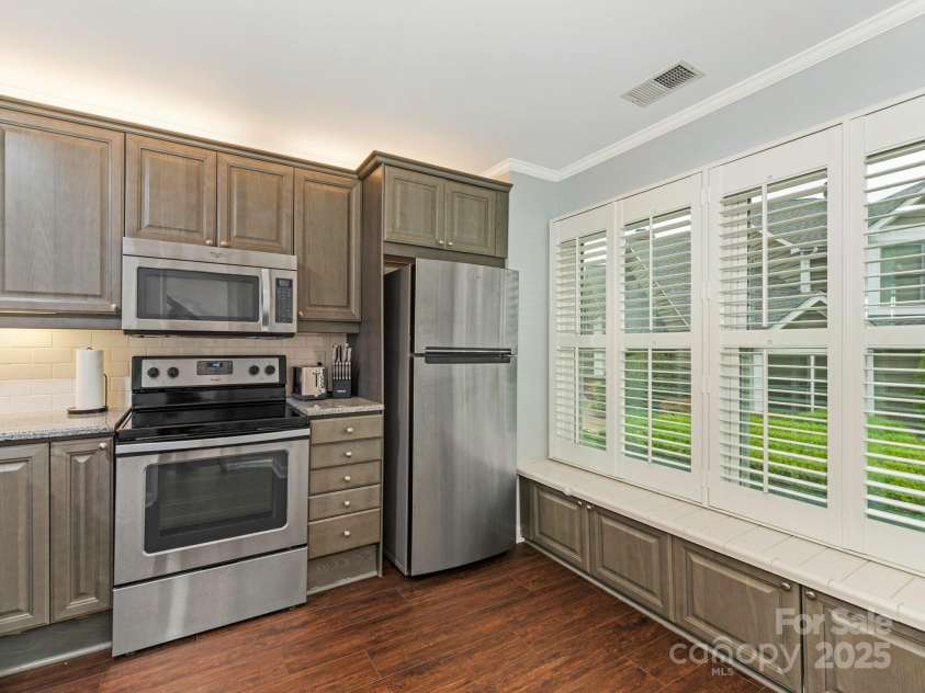 8251 Tradd Court, Charlotte, NC 28210.  MLS# CAR4247585, YatesRealty ID 27663. Kitchen