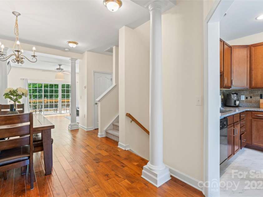 8439 Summerford Drive, Charlotte, NC 28269.  MLS# CAR4281743, YatesRealty ID 27665. Entryway