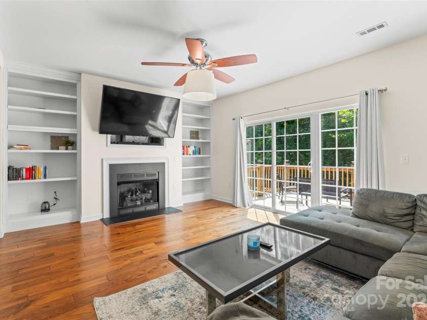 8439 Summerford Drive, Charlotte, NC 28269.  MLS# CAR4281743, YatesRealty ID 27665. Great Room