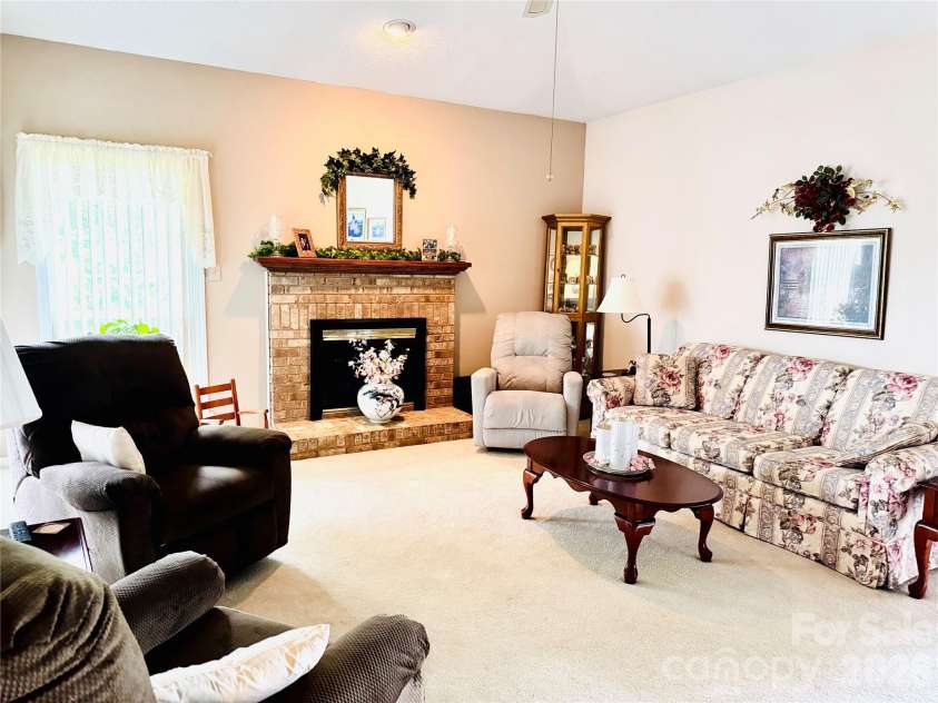 4613 Hamory Drive, Charlotte, NC 28212.  MLS# CAR4385523, YatesRealty ID 27666. 