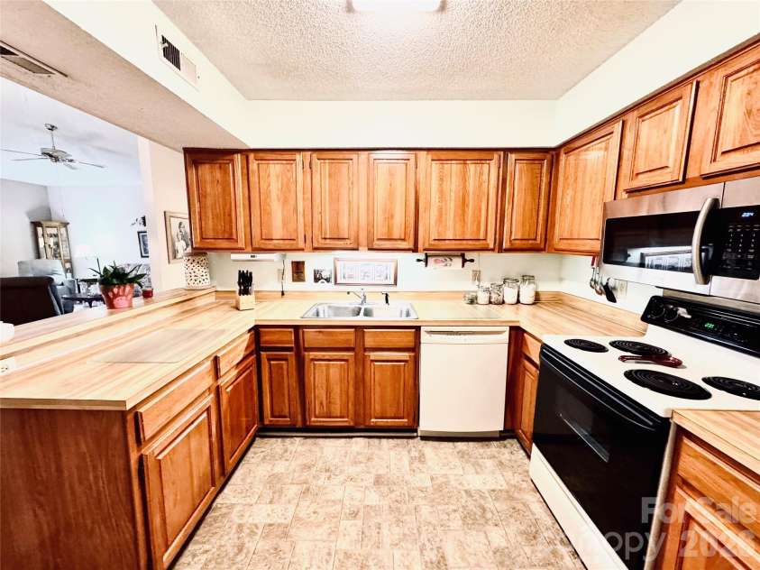 4613 Hamory Drive, Charlotte, NC 28212.  MLS# CAR4385523, YatesRealty ID 27666. 