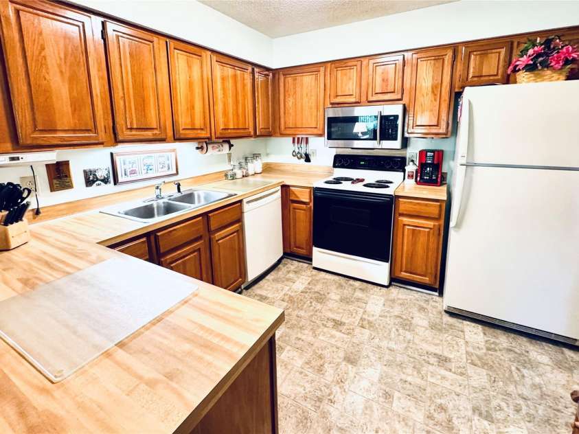 4613 Hamory Drive, Charlotte, NC 28212.  MLS# CAR4385523, YatesRealty ID 27666. 