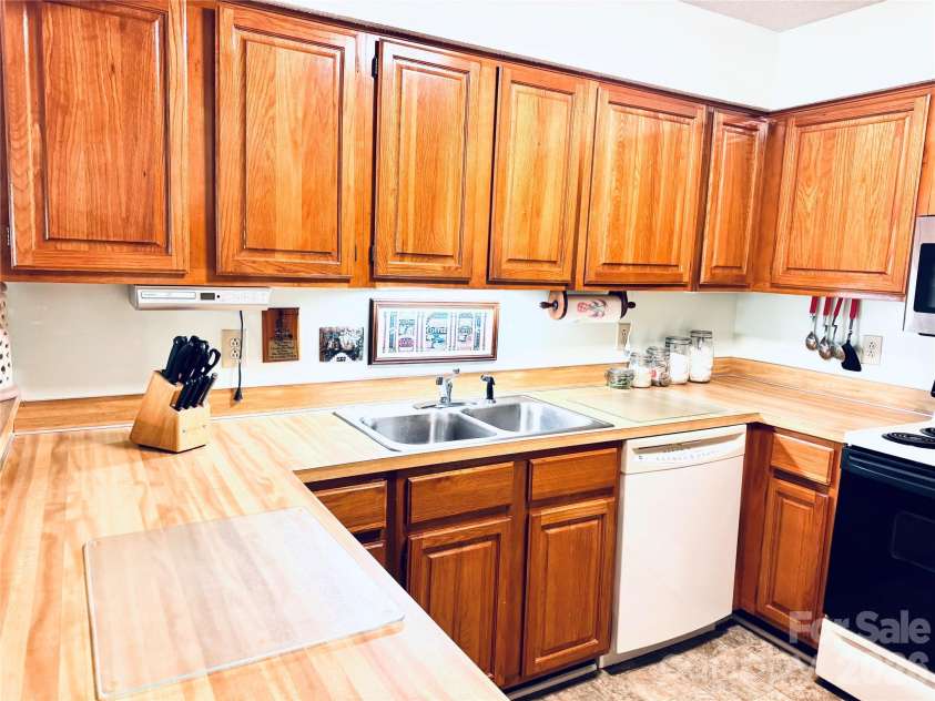 4613 Hamory Drive, Charlotte, NC 28212.  MLS# CAR4385523, YatesRealty ID 27666. 