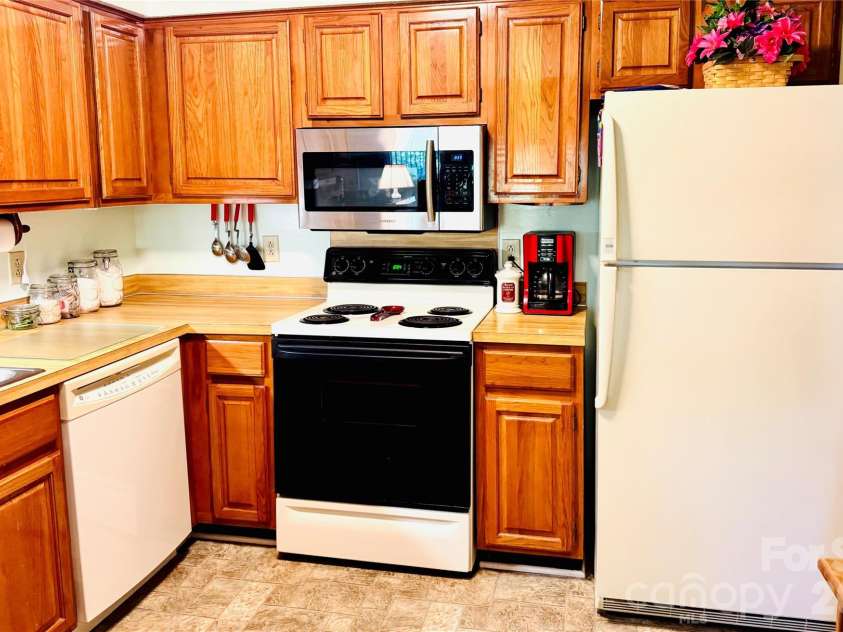 4613 Hamory Drive, Charlotte, NC 28212.  MLS# CAR4385523, YatesRealty ID 27666. 
