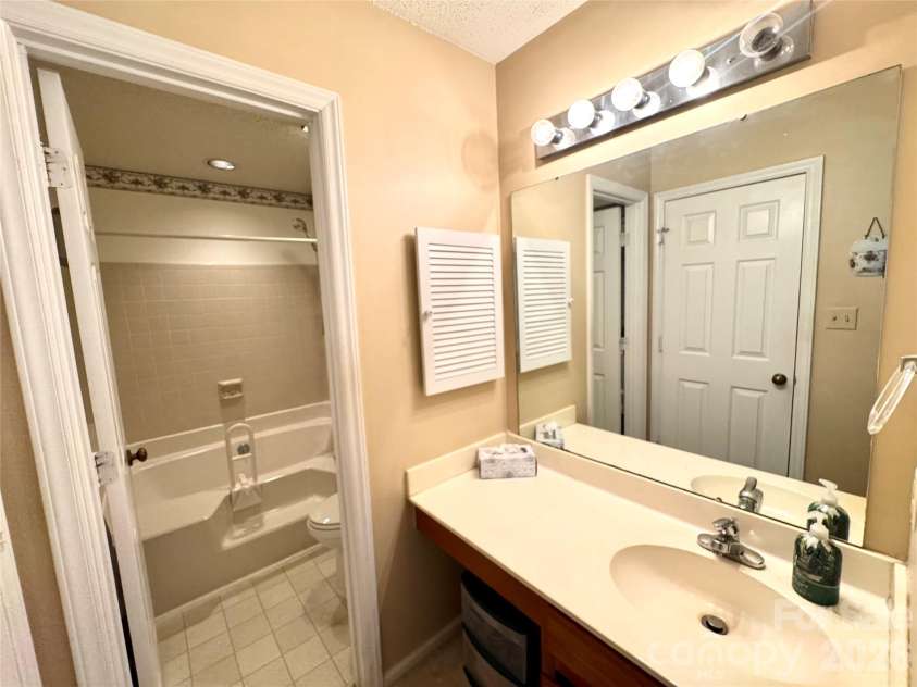 4613 Hamory Drive, Charlotte, NC 28212.  MLS# CAR4385523, YatesRealty ID 27666. 