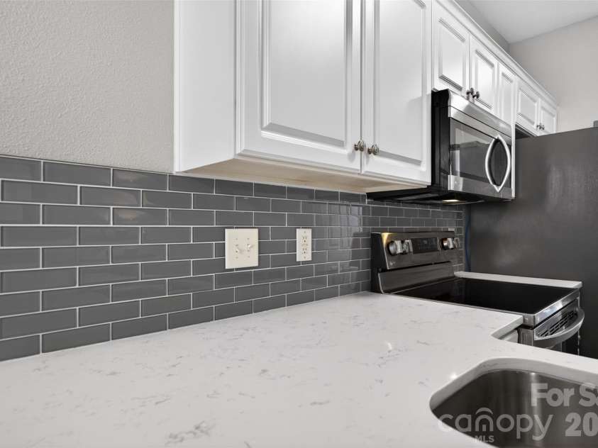 4071 Center Place Drive, Harrisburg, NC 28075.  MLS# CAR4380893, YatesRealty ID 27667. Updated Kitchen with Tile Backsplash.