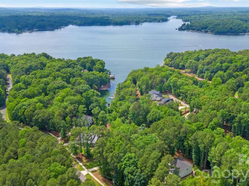 16518 Here At Last Lane, Charlotte, NC 28278.  MLS# CAR4382306, YatesRealty ID 27668. 
