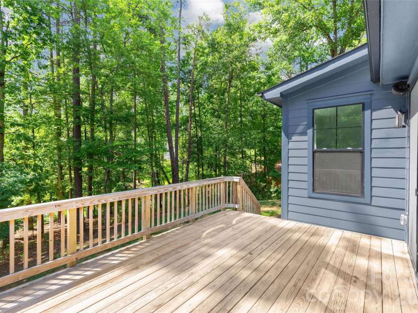 16518 Here At Last Lane, Charlotte, NC 28278.  MLS# CAR4382306, YatesRealty ID 27668. 