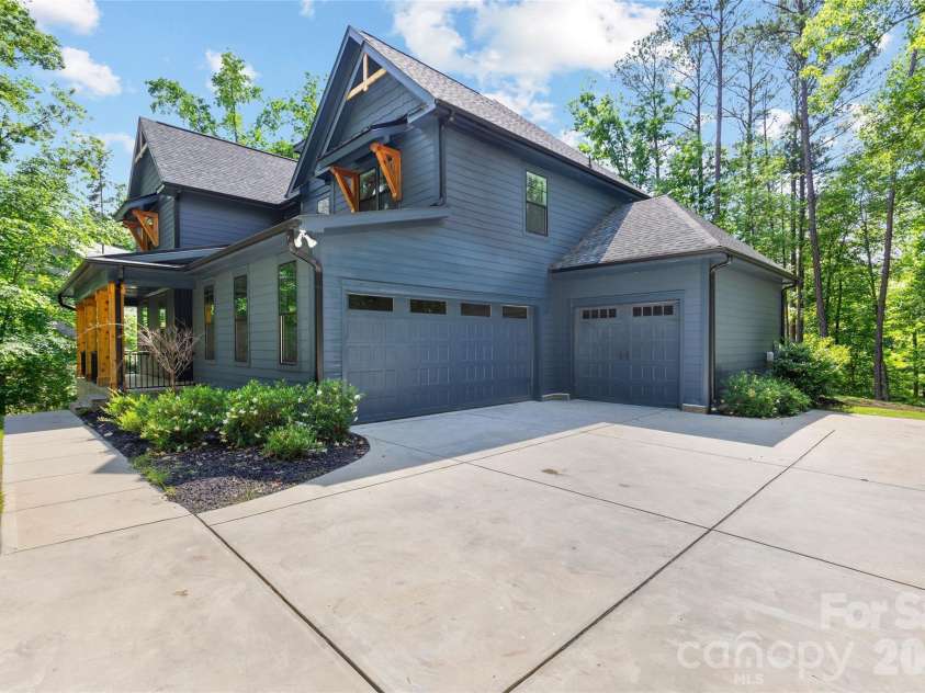 16518 Here At Last Lane, Charlotte, NC 28278.  MLS# CAR4382306, YatesRealty ID 27668. 