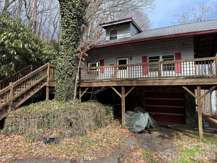 2085 Laurel Ridge, Maggie Valley, NC 28751.  MLS# CAR4384764, YatesRealty ID 27669. 