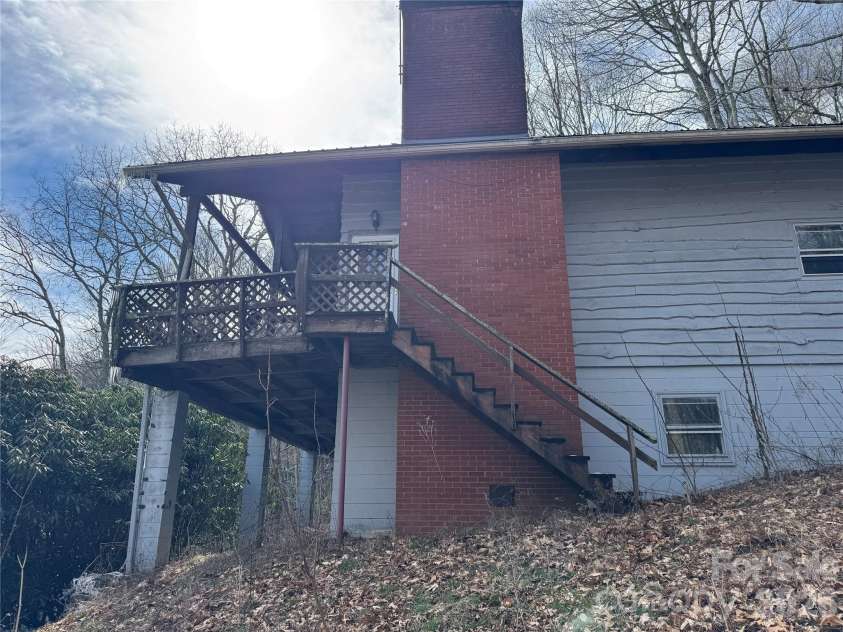 2085 Laurel Ridge, Maggie Valley, NC 28751.  MLS# CAR4384764, YatesRealty ID 27669. 