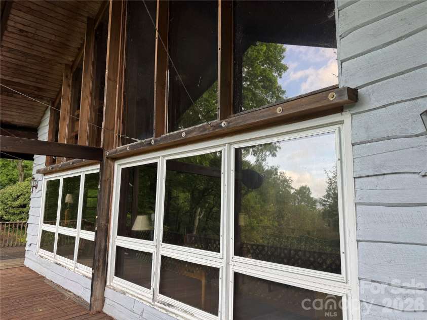 2085 Laurel Ridge, Maggie Valley, NC 28751.  MLS# CAR4384764, YatesRealty ID 27669. 