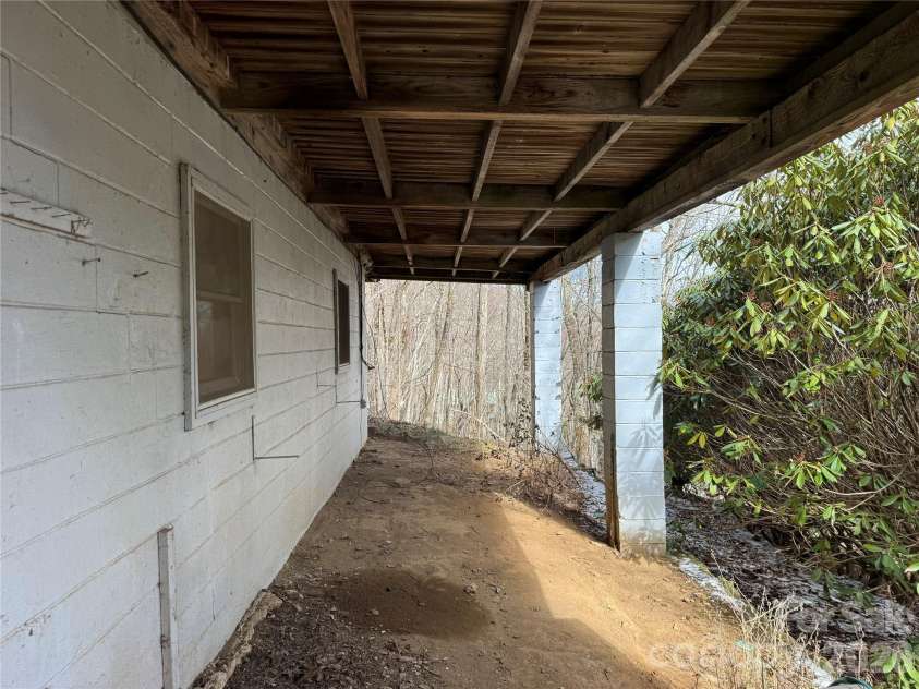 2085 Laurel Ridge, Maggie Valley, NC 28751.  MLS# CAR4384764, YatesRealty ID 27669. 