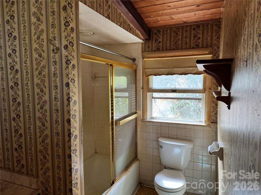 2085 Laurel Ridge, Maggie Valley, NC 28751.  MLS# CAR4384764, YatesRealty ID 27669. 