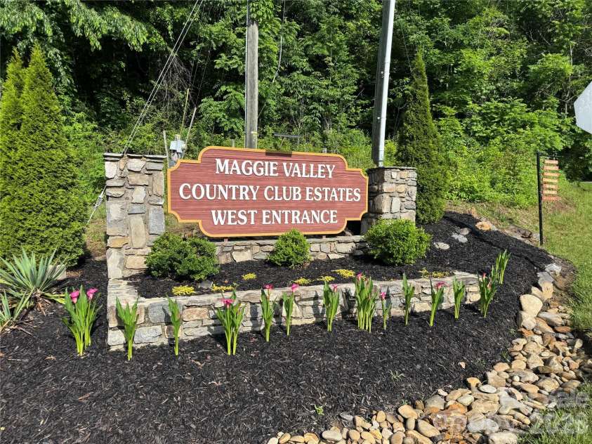 2085 Laurel Ridge, Maggie Valley, NC 28751.  MLS# CAR4384764, YatesRealty ID 27669. 