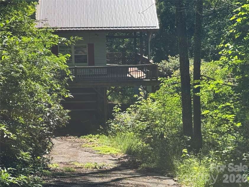 2085 Laurel Ridge, Maggie Valley, NC 28751.  MLS# CAR4384764, YatesRealty ID 27669. 