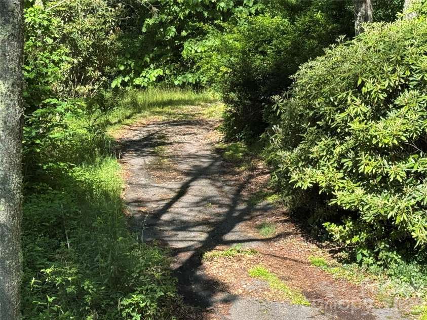 2085 Laurel Ridge, Maggie Valley, NC 28751.  MLS# CAR4384764, YatesRealty ID 27669. 